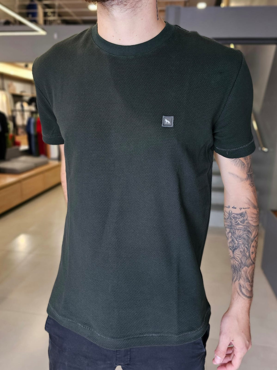 Camiseta Texturizada Patch Peito Acostamento