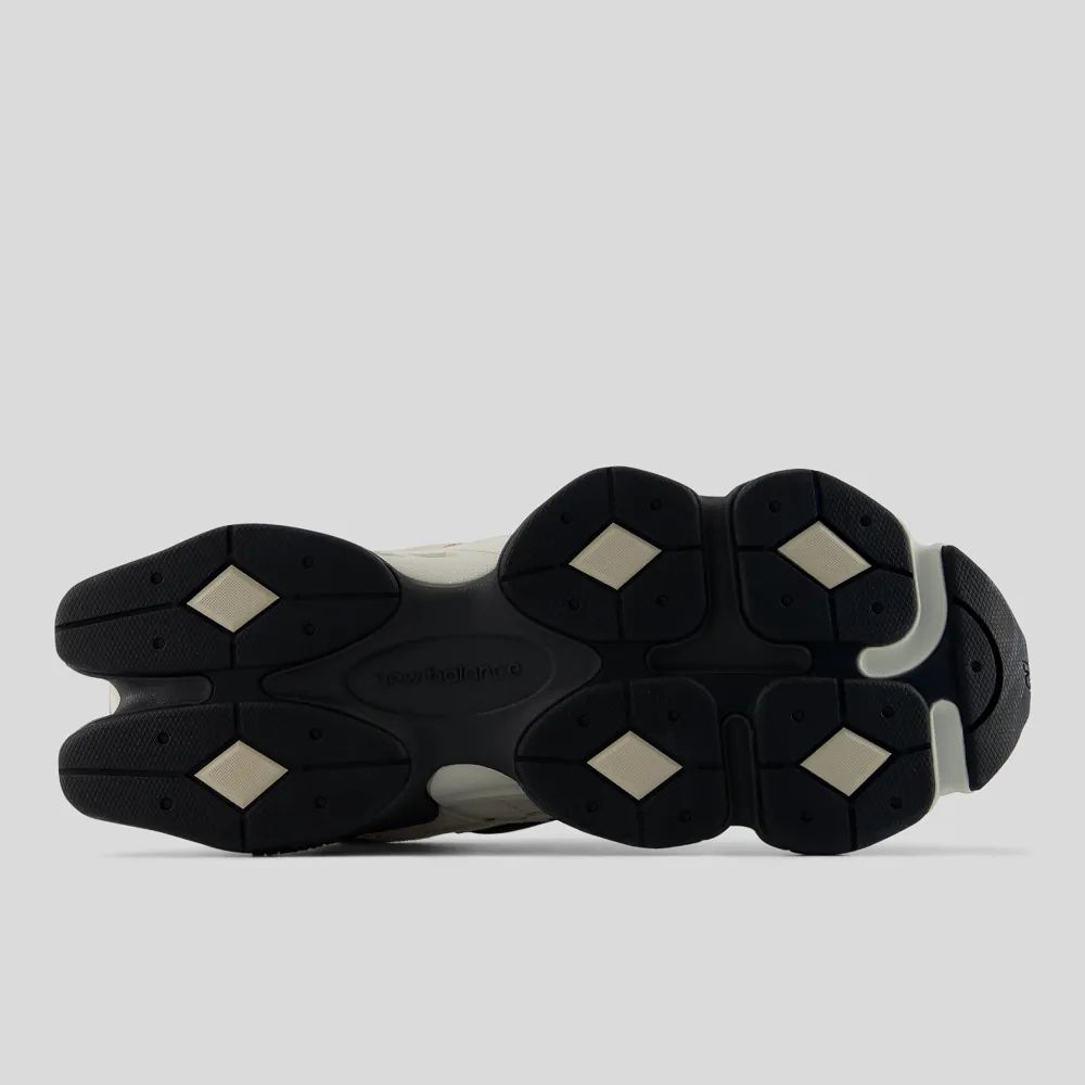 Tenis New Balance 9060 Bege/Preto